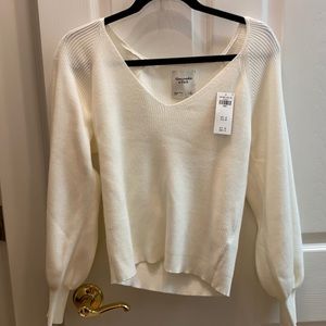 NWT ABERCROMBIE SIZE S SWEATER CREAM